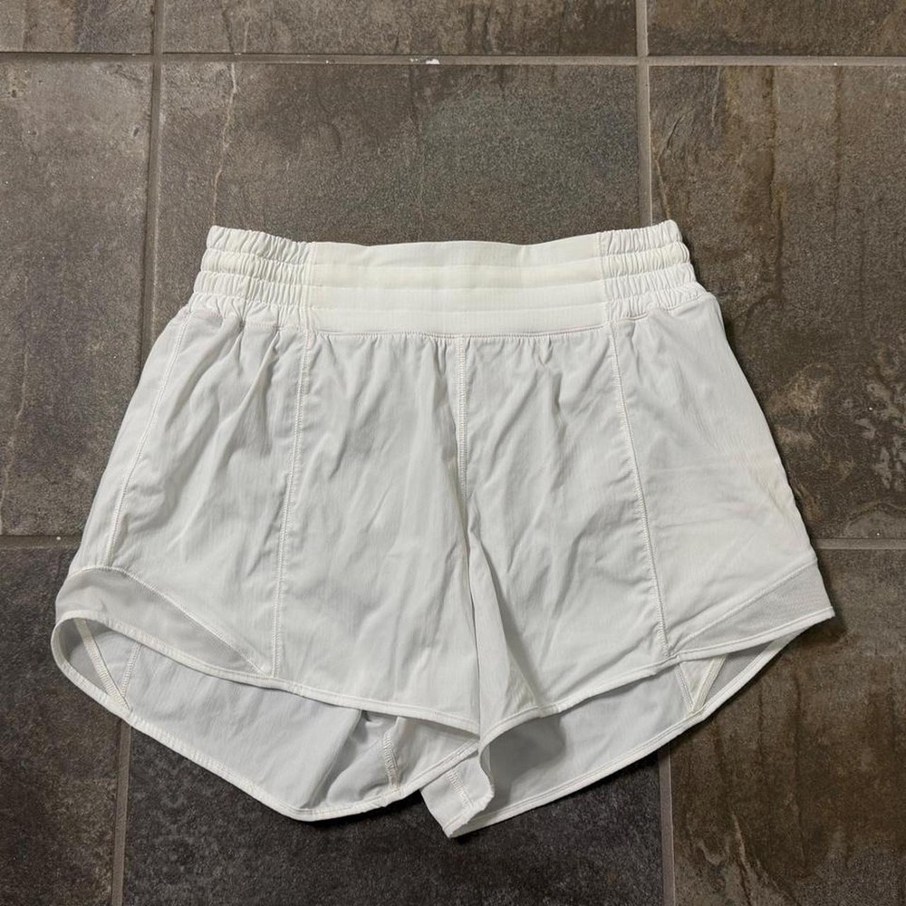 Lululemon Hotty Hot Short High-Rise Long 4" White Size‎ 6 LW7AWJT